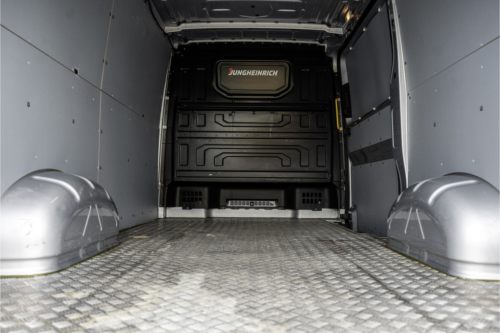 Volkswagen Crafter 35 TDI | L3H2 | CarPlay | Navi | Cruise | Airco | PDC | Euro 6 10