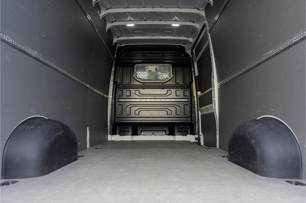 Volkswagen Crafter 35 TDI | L4H3 | NW Model | 140PK | Camera | CarPlay | Navigatie | Climate | PDC | Euro 6 10