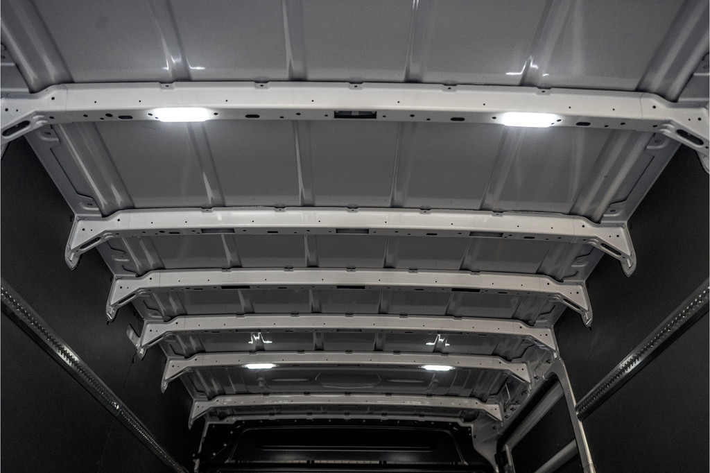 Volkswagen Crafter 35 TDI | L4H3 | NW Model | 140PK | Camera | CarPlay | Navigatie | Climate | PDC | Euro 6 11