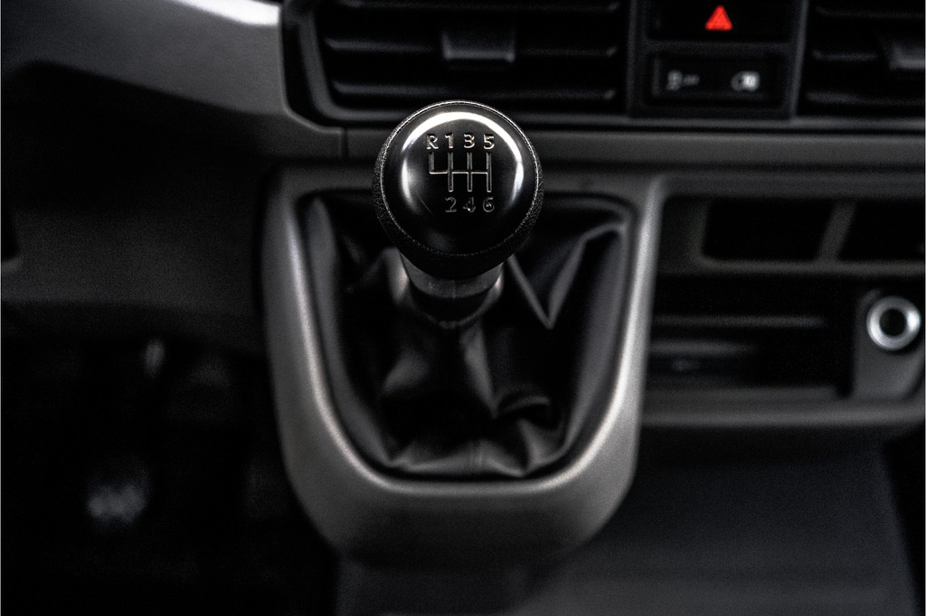 Volkswagen Crafter 35 TDI | L4H3 | NW Model | 140PK | Camera | CarPlay | Navigatie | Climate | PDC | Euro 6 21