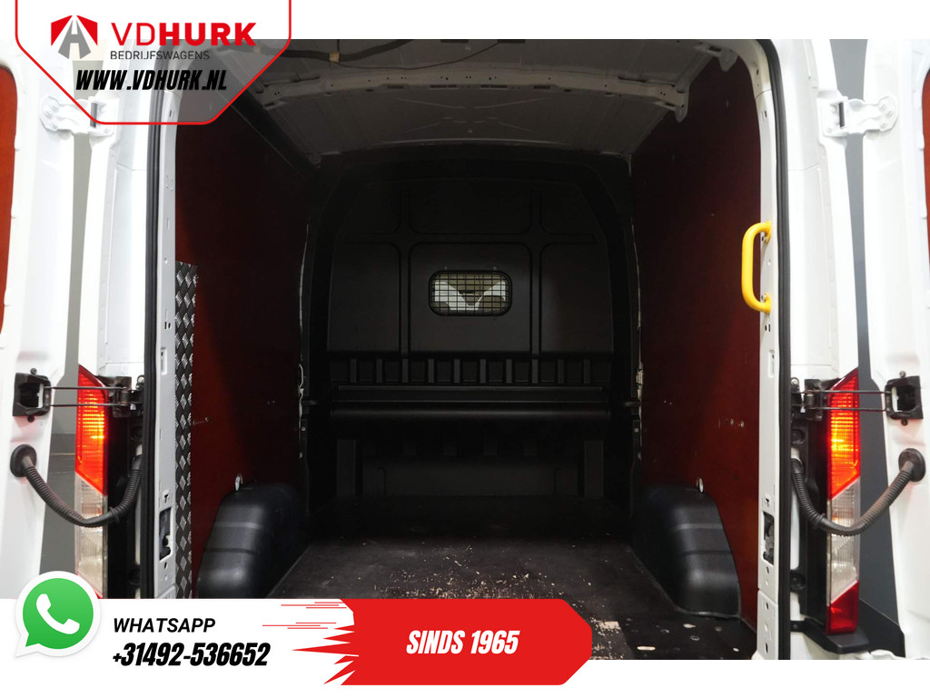 Volkswagen Crafter (Transit) 2.0 TDCI 130 pk L3H2 DC Dubbel Cabine 7 Pers./ Riem V.V./ Adapt. Cruise/ CarPlay/ PDC/ Navi/ Camera/ Airco/ Trekhaak 14