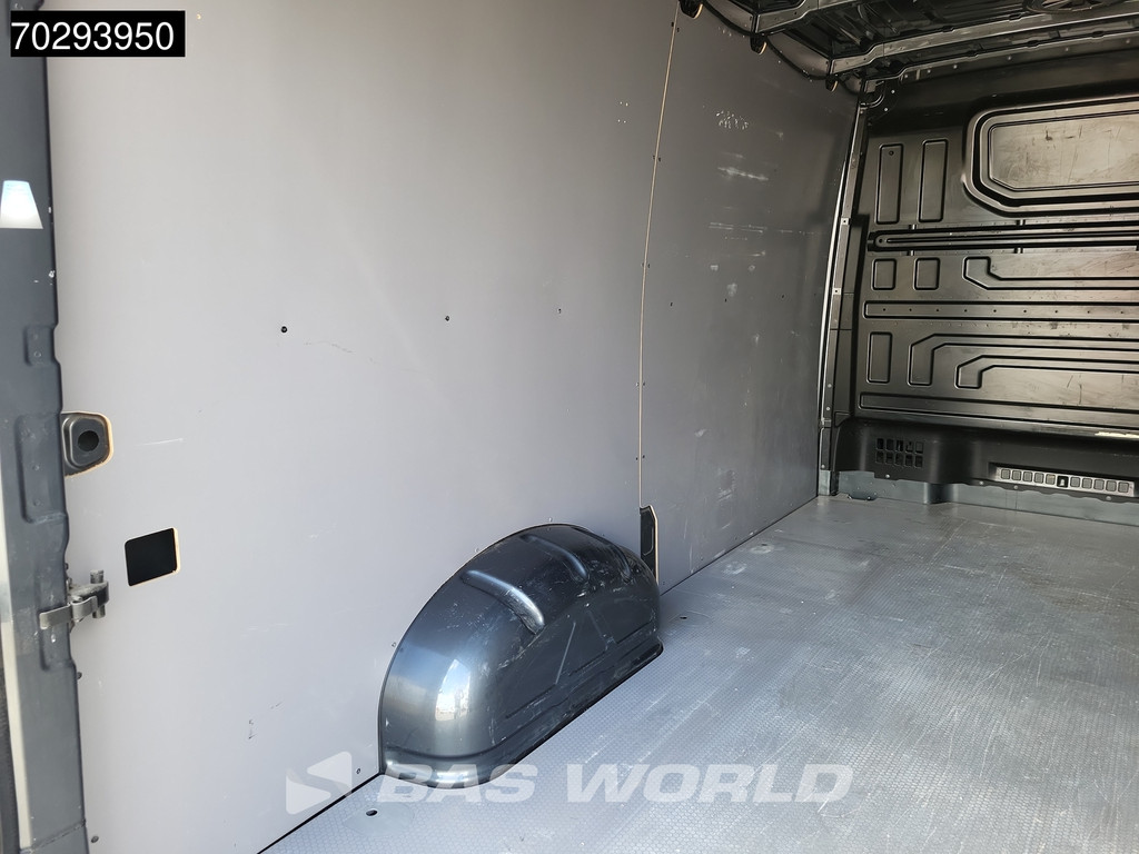 Volkswagen Crafter 102pk L3H2 Trekhaak Navi Airco Cruise Camera Imperiaal Parkeersensoren APK 04-2026 Euro6 L2H1 11m3 Airco Trekhaak Cruise control 8