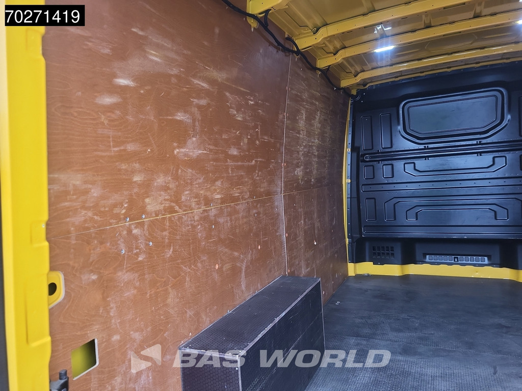 Volkswagen Crafter 140pk Automaat L3H2 Navi Camera Airco Cruise L2H1 10m3 Airco Cruise control 7