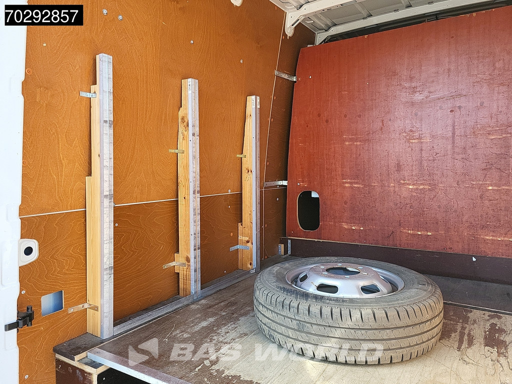 Volkswagen Crafter 140pk L3H3 Veba Box Navi Airco Cruise Parkeersensoren Euro6 APK 08-2026 L2H2 12m3 Airco Cruise control 8