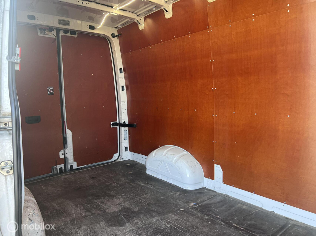 Volkswagen Crafter Bestel 30 2.0 TDI L3H3 11