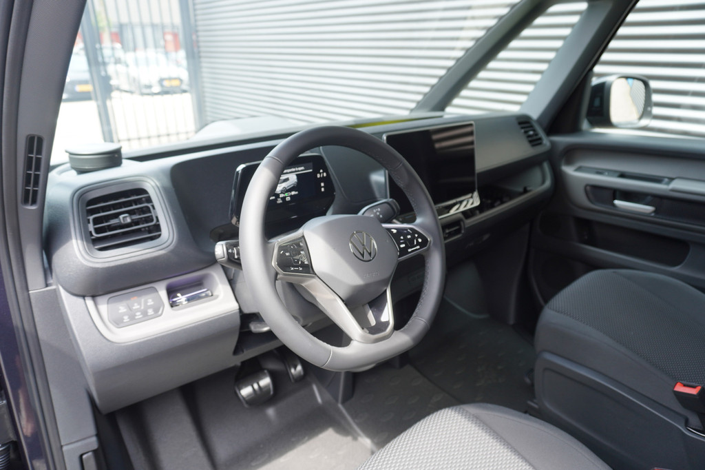Volkswagen ID. Buzz Cargo ID. Buzz Cargo 286 pk, Achteruitrijcamera, Comfortstoelen met armleuning, Navigatie, Achterdeuren zonder ruit, Trekhaak, Warmtepomp 15