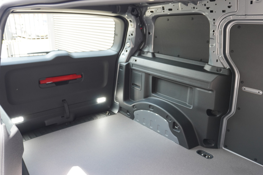 Volkswagen ID. Buzz Cargo ID. Buzz Cargo 286 pk ID. Buzz Cargo 286 pk, Anniversary, Achteruitrijcamera, Bijrijdersbank, Navigatie, Achterklep met ruit, Trekhaak 13