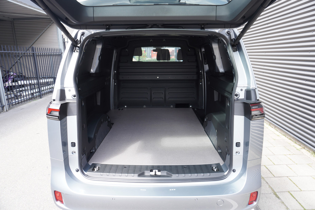 Volkswagen ID. Buzz Cargo ID. Buzz Cargo 286 pk ID. Buzz Cargo 286 pk, Anniversary, Achteruitrijcamera, Bijrijdersbank, Navigatie, Achterklep met ruit, Trekhaak 7