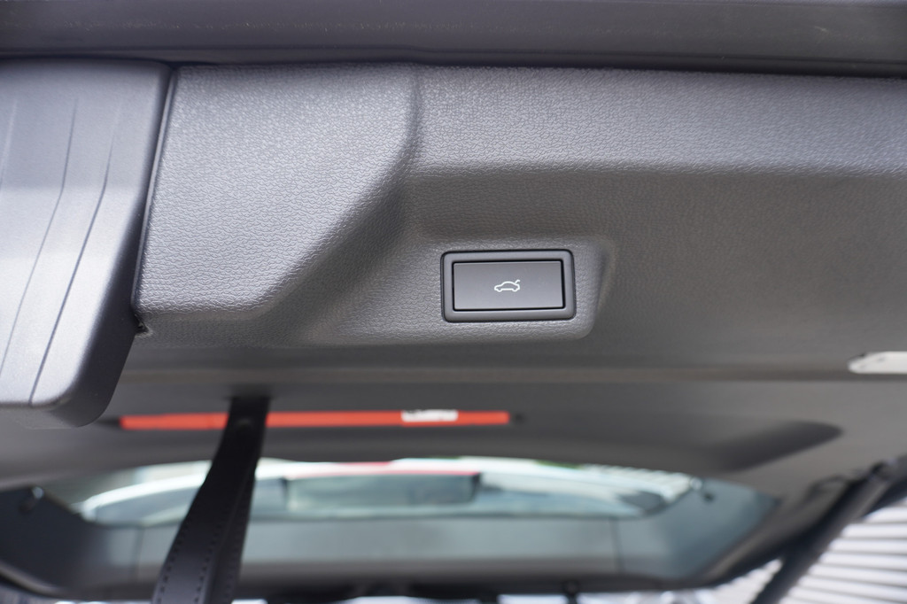 Volkswagen ID. Buzz Cargo ID. Buzz Cargo 286 pk ID. Buzz Cargo 286 pk, Anniversary, Achteruitrijcamera, Bijrijdersbank, Navigatie, Achterklep met ruit, Trekhaak 8