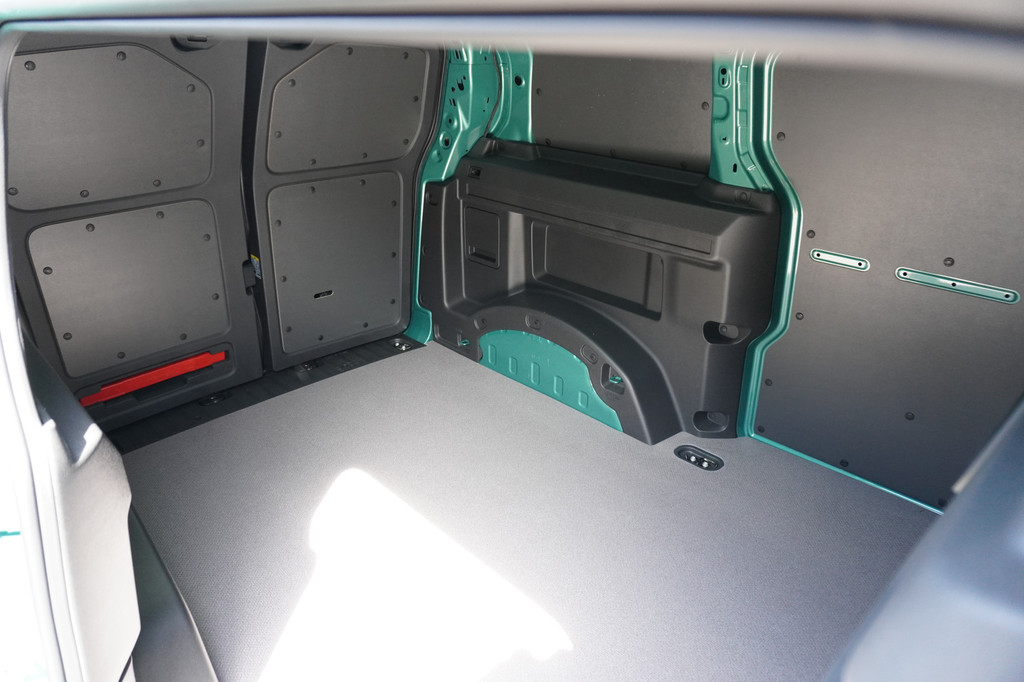 Volkswagen ID. Buzz Cargo ID. Buzz Cargo 340 pk 4-Motion, Anniversary Edition, Glass look panelen, Frontlip, Ondergrille hoogglans zwart, Navigatie, Achterdeuren zonder ruit, Trekhaak 11