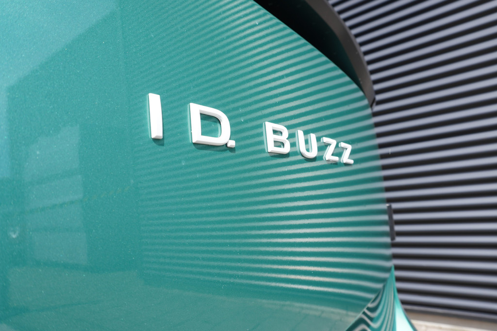 Volkswagen ID. Buzz Cargo ID. Buzz Cargo 340 pk 4-Motion, Anniversary Edition, Glass look panelen, Frontlip, Ondergrille hoogglans zwart, Navigatie, Achterdeuren zonder ruit, Trekhaak 9