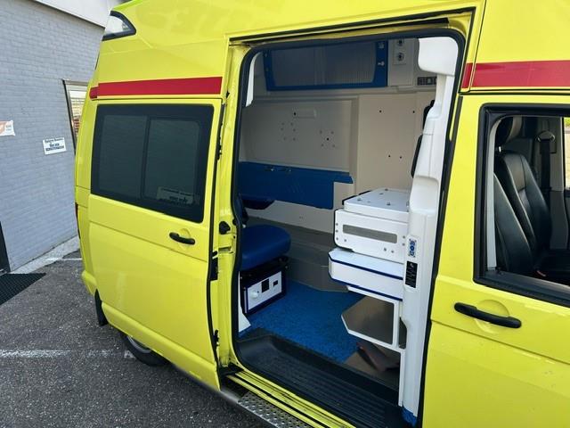 Volkswagen KOMBI Ambulance autom marge184pk 15