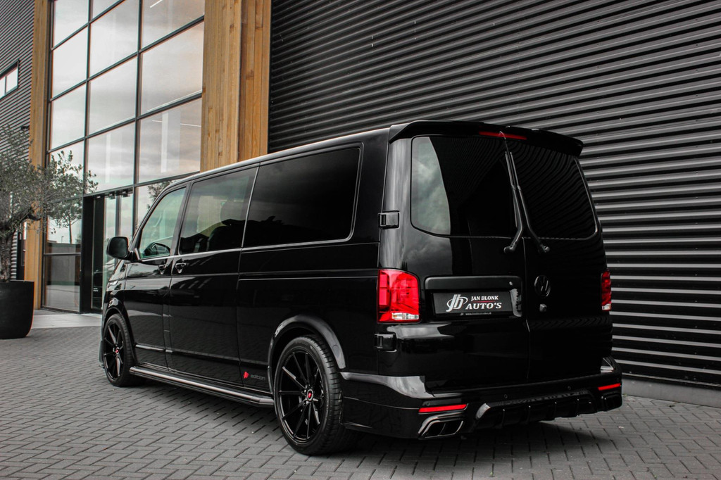 Volkswagen TRANSPORTER 2.0 TDI L2H1 150PK BULLI DC DUBBEL CABINE / LEIGHTONVANS BODYKIT / FULL OPTINS / LEDER / FULL BLACK / APPLE 10