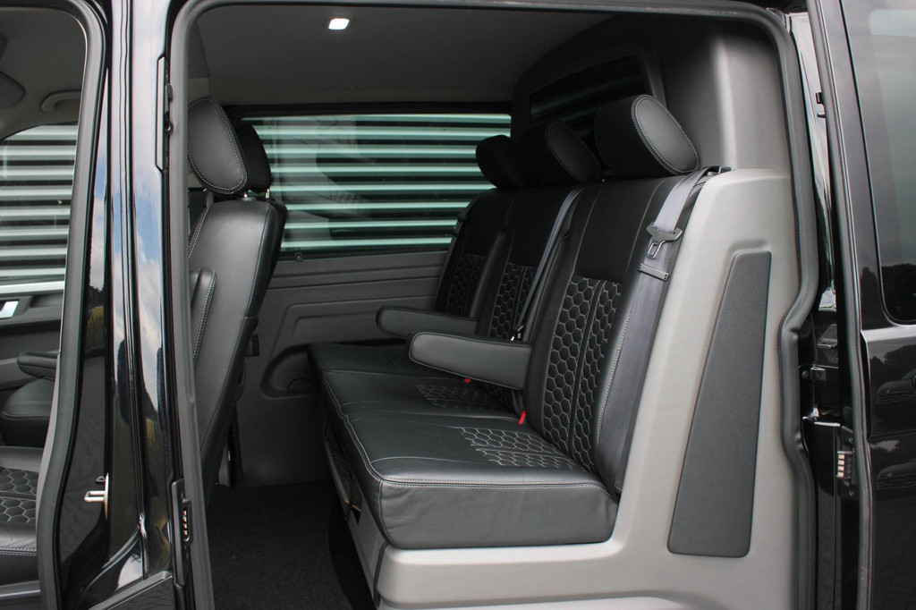 Volkswagen TRANSPORTER 2.0 TDI L2H1 150PK BULLI DC DUBBEL CABINE / LEIGHTONVANS BODYKIT / FULL OPTINS / LEDER / FULL BLACK / APPLE 17