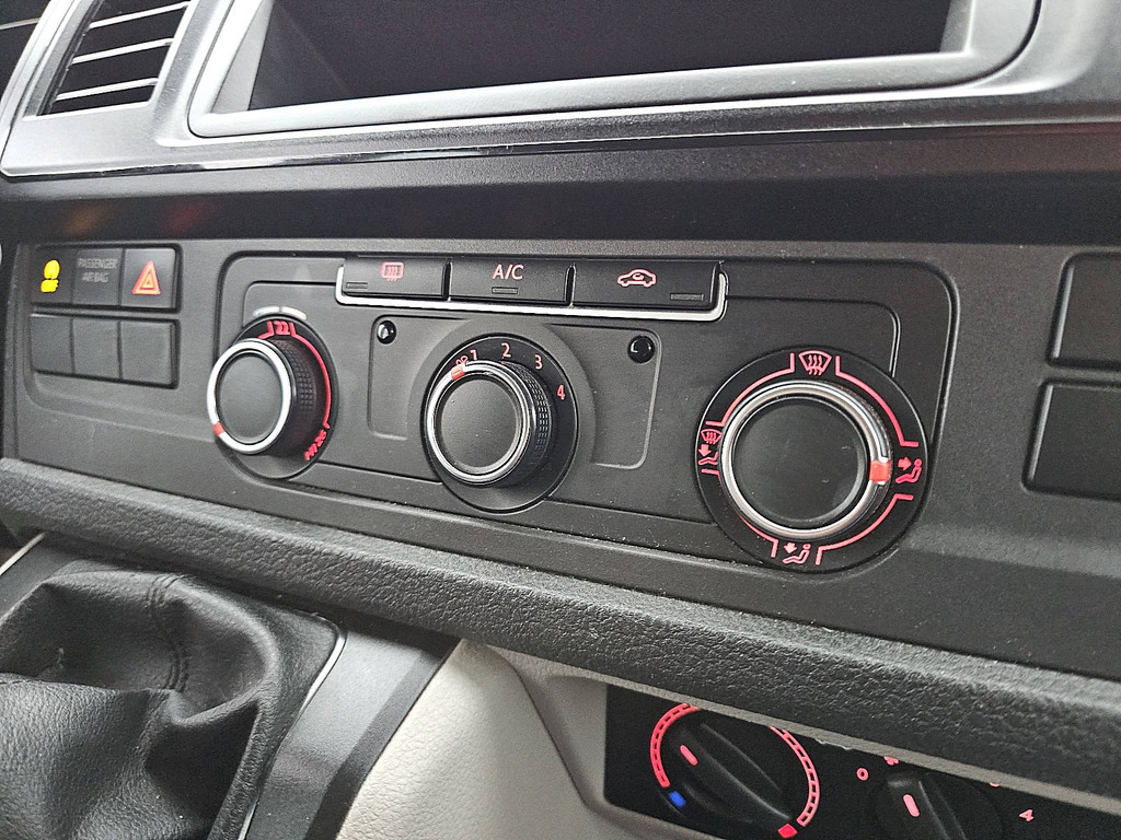 Volkswagen TRANSPORTER 2.0 TDI L2H1 Combi 9p Airco! 10