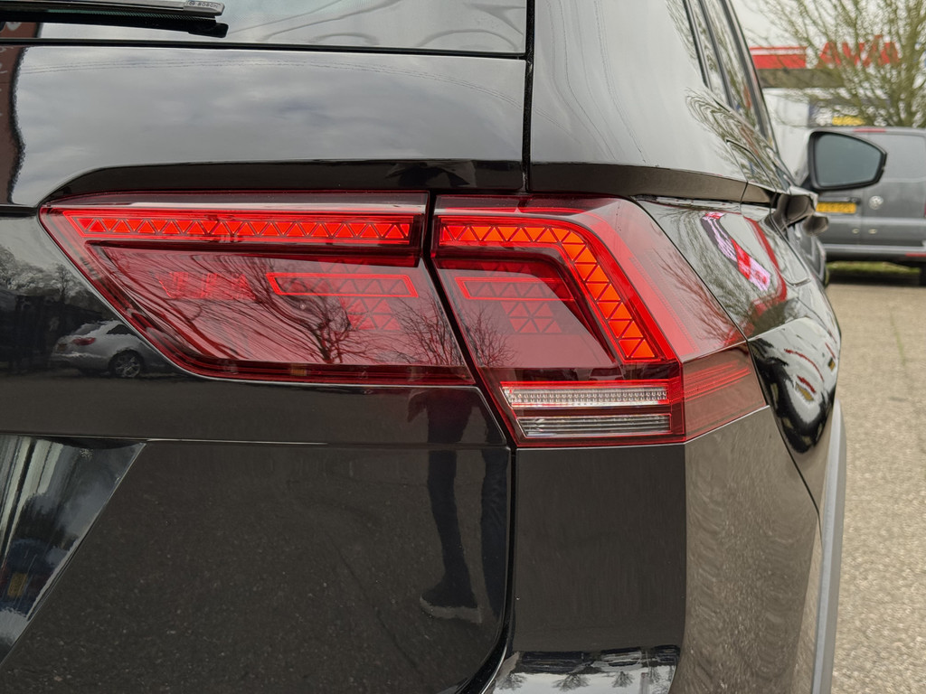 Volkswagen Tiguan 2.0 TDI 4Motion R-line | Grijs kent. | Pano | Virutal | ACC | Trekhaak 10
