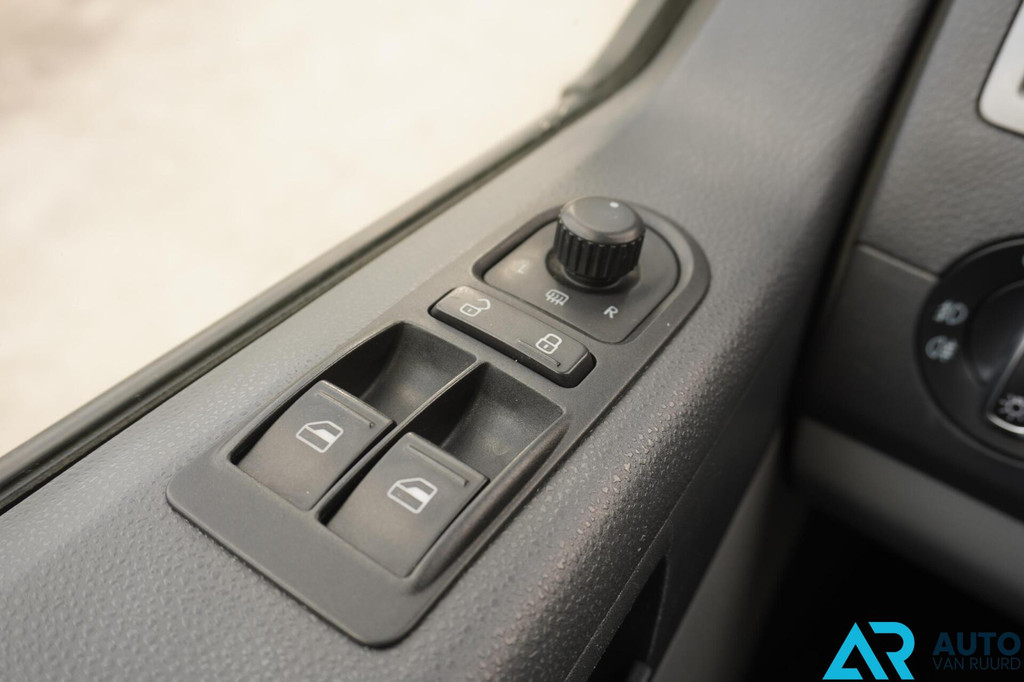 Volkswagen Transporter 140 PK Lang * Automaat * Inrichting * 19
