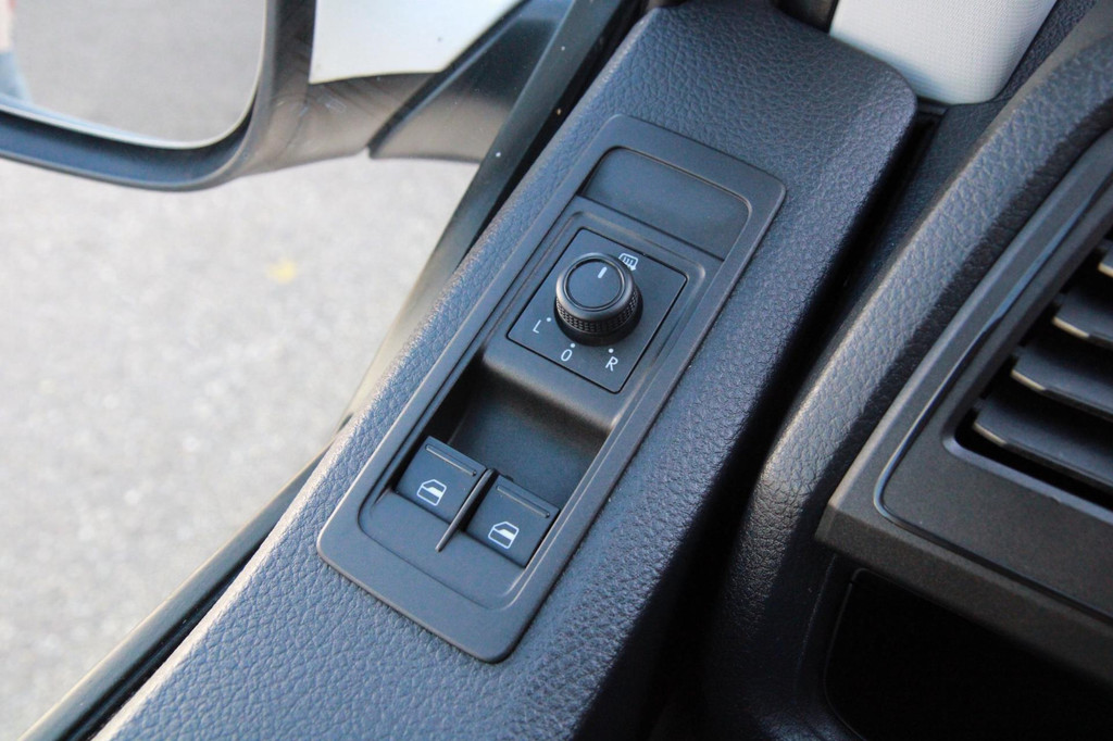 Volkswagen Transporter 2.0 TDI 102PK L1H1 Highline / Multistuur / Dealer onderhouden / PDC 2x 17