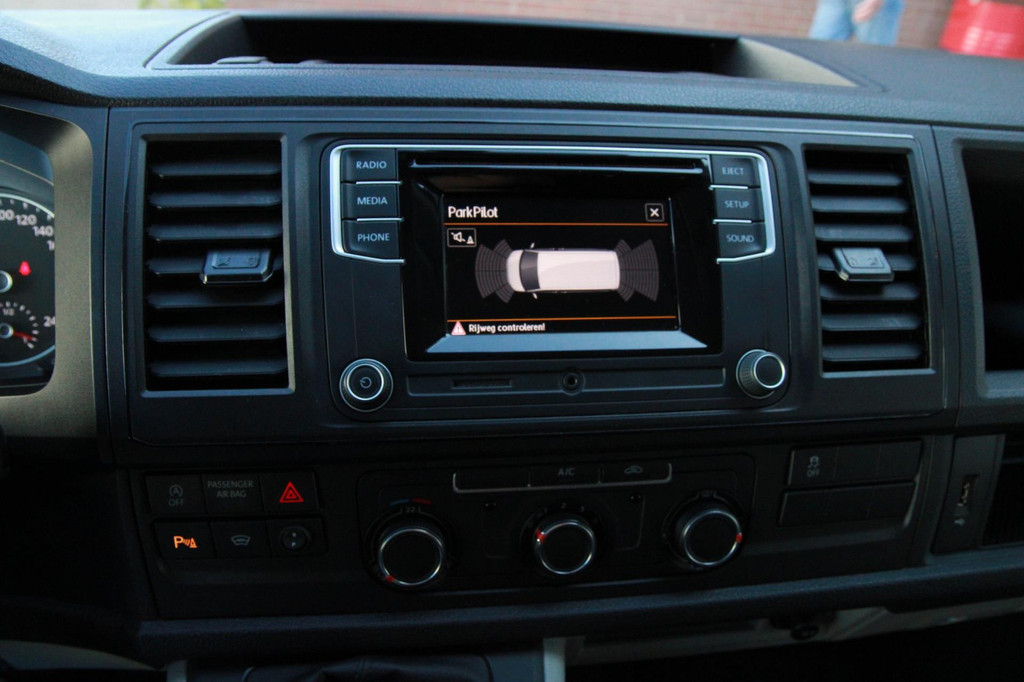 Volkswagen Transporter 2.0 TDI 102PK L1H1 Highline / Multistuur / Dealer onderhouden / PDC 2x 18