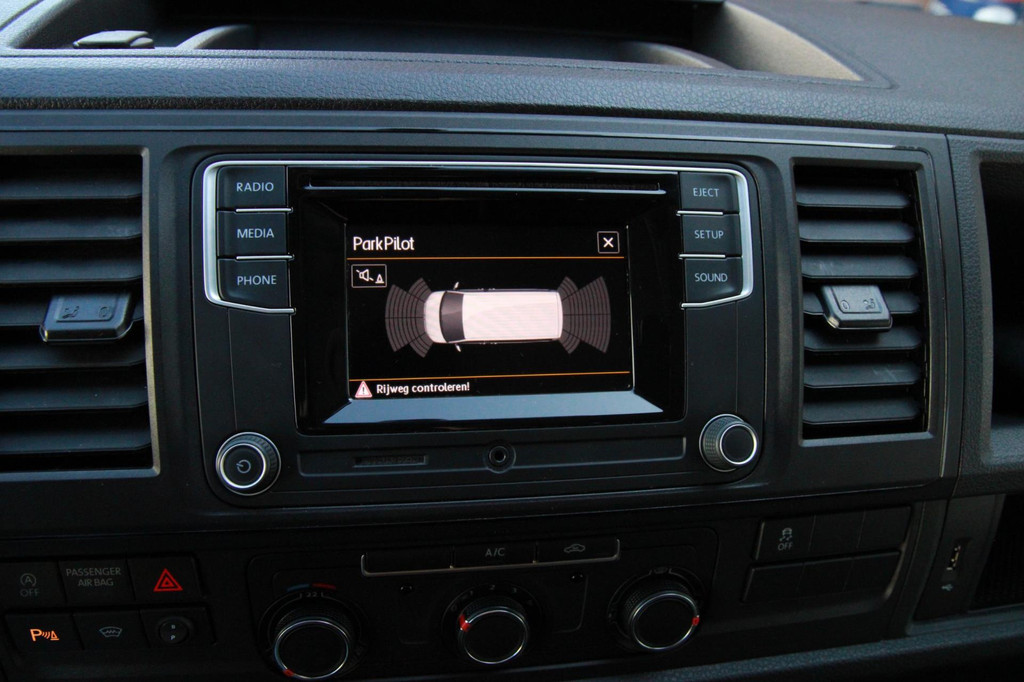 Volkswagen Transporter 2.0 TDI 102PK L1H1 Highline / Multistuur / Dealer onderhouden / PDC 2x 19