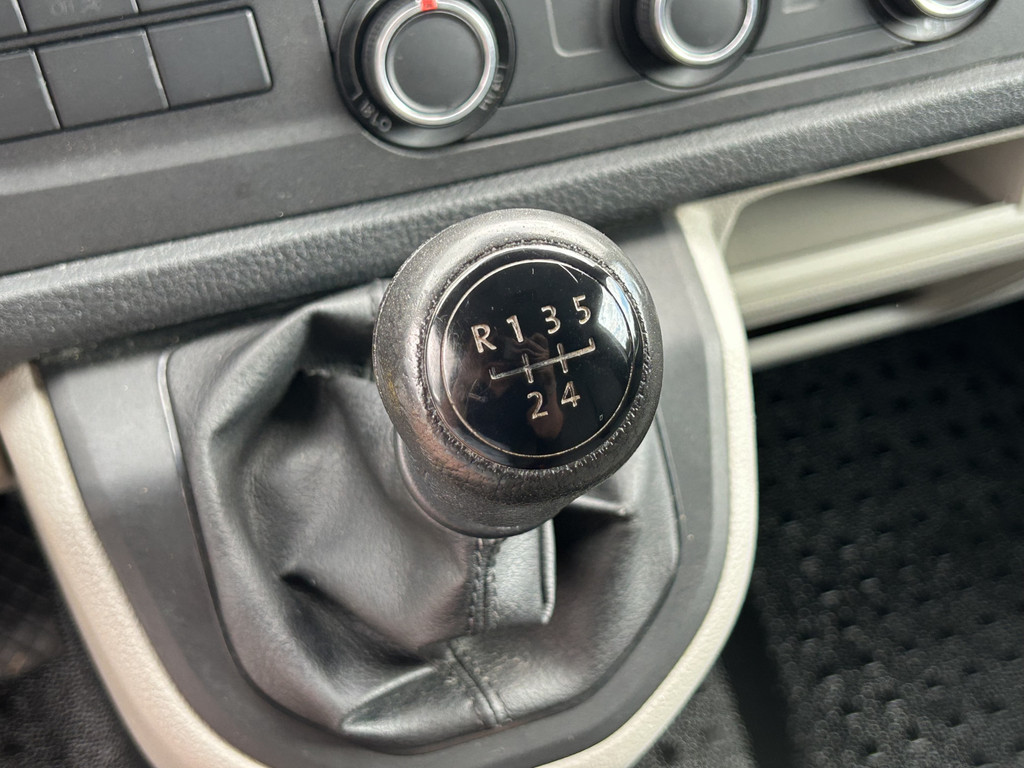 Volkswagen Transporter 2.0 TDI 102 PK / L2H1 / 1e EIG. / ALUCA INRICHTING / IMPERIAAL / TREKHAAK / AIRCO / CRUISE / BLUETOOTH / 3-ZITS 16