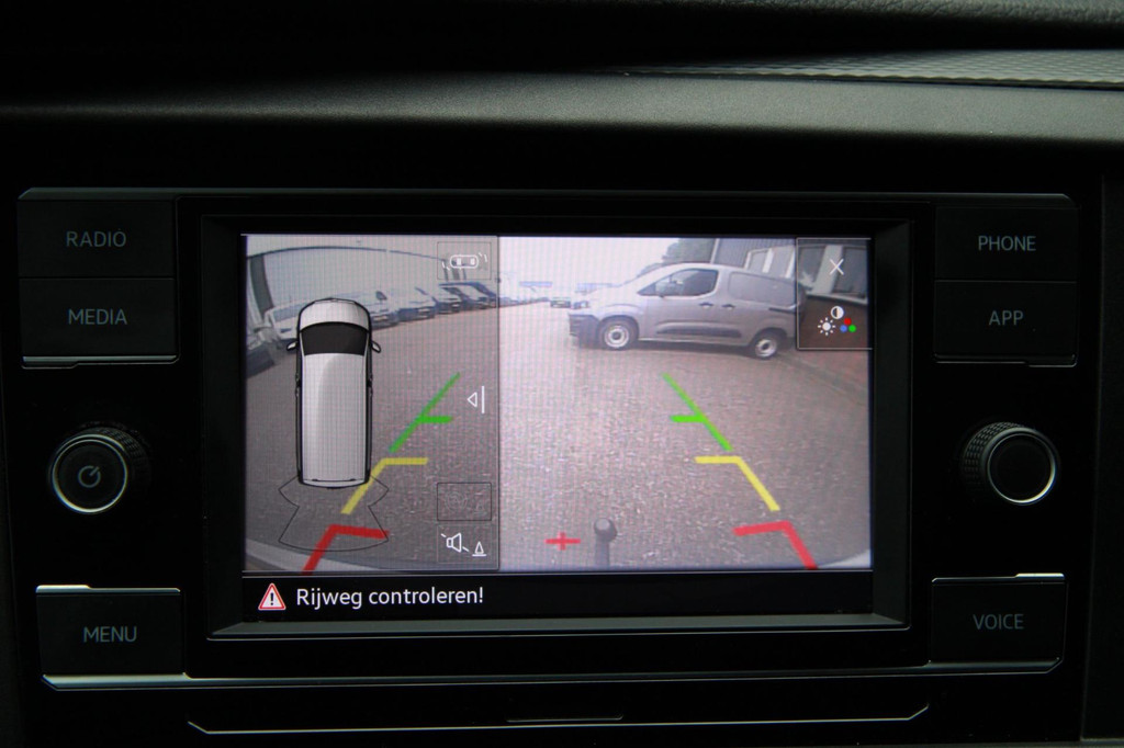 Volkswagen Transporter 2.0 TDI 110PK L2H1 Business / Camera / trekhaak / App connect / Cruise 13