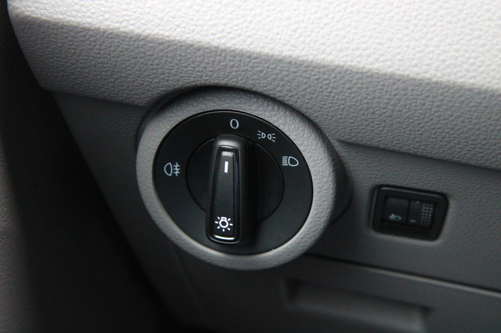 Volkswagen Transporter 2.0 TDI 110PK L2H1 Business / Camera / trekhaak / App connect / Cruise 18