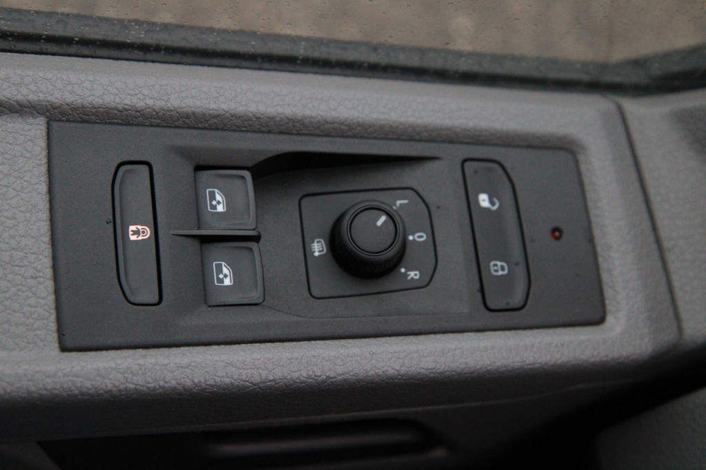 Volkswagen Transporter 2.0 TDI 110PK L2H1 Business / Camera / trekhaak / App connect / Cruise 19