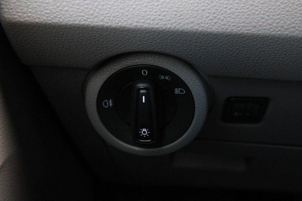 Volkswagen Transporter 2.0 TDI 110PK L2H1 / Imperiaal / Cruise / App connect / PDC / 3 zits 16