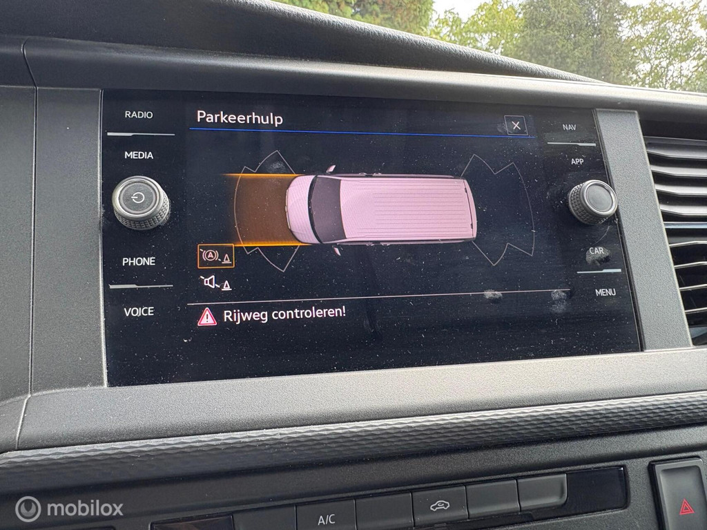 Volkswagen Transporter 2.0 TDI 110 pk Highline, Lang, Navi, 3-zits, DAB 17