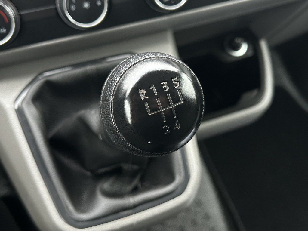 Volkswagen Transporter 2.0 TDI 111 PK / 1e EIG. / 48.372 KM !! / AIRCO / CRUISE / APPLE CARPLAY / 3-ZITS / PDC 18