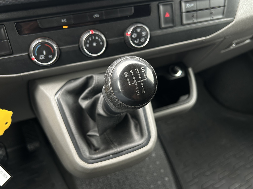 Volkswagen Transporter 2.0 TDI 111 PK COMFORTLINE / L1H1 / 1e EIGENAAR / 84.168 KM !! / AIRCO / CRUISE / BLUETOOTH 16