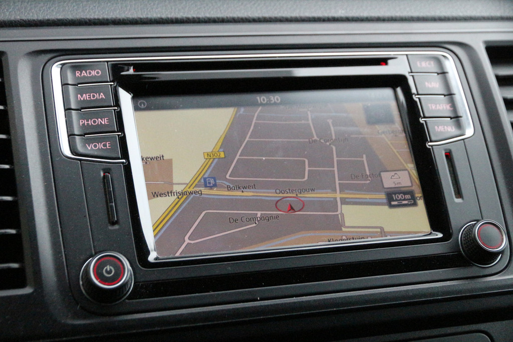 Volkswagen Transporter 2.0 TDI 150 | L2H1 | Trekhaak | Navi | Cruise | Airco.. 10