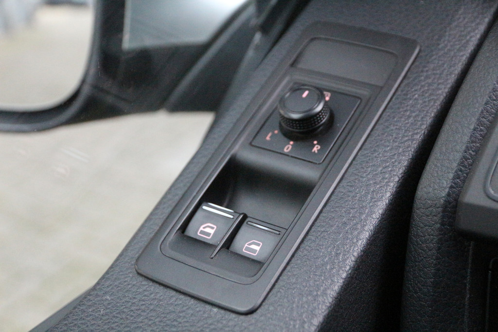 Volkswagen Transporter 2.0 TDI 150 | L2H1 | Trekhaak | Navi | Cruise | Airco.. 18