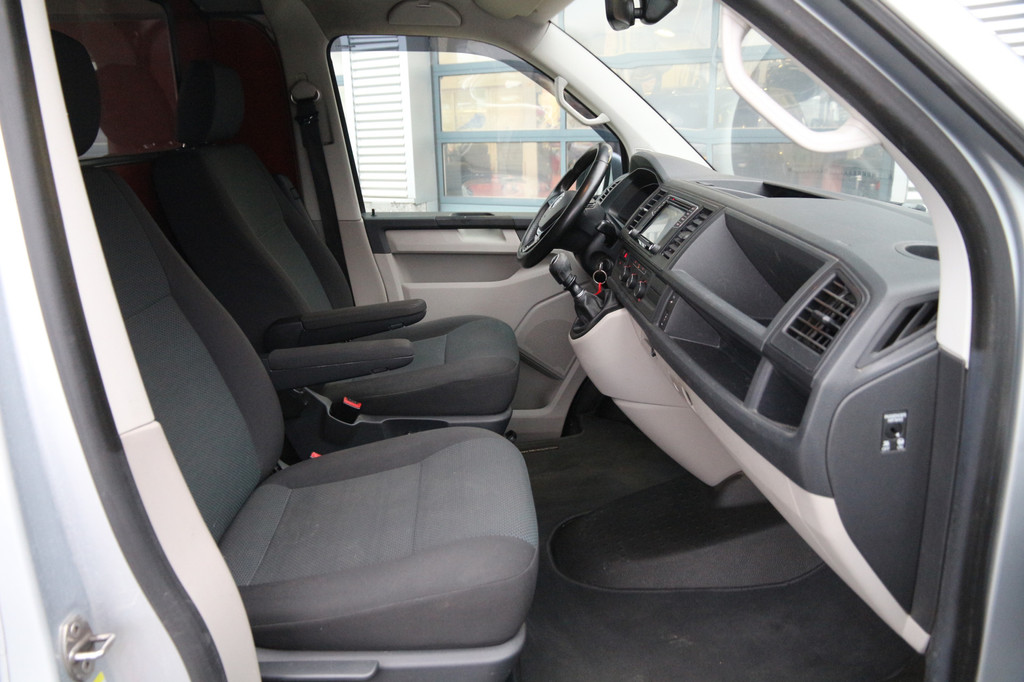 Volkswagen Transporter 2.0 TDI 150 | L2H1 | Trekhaak | Navi | Cruise | Airco.. 9
