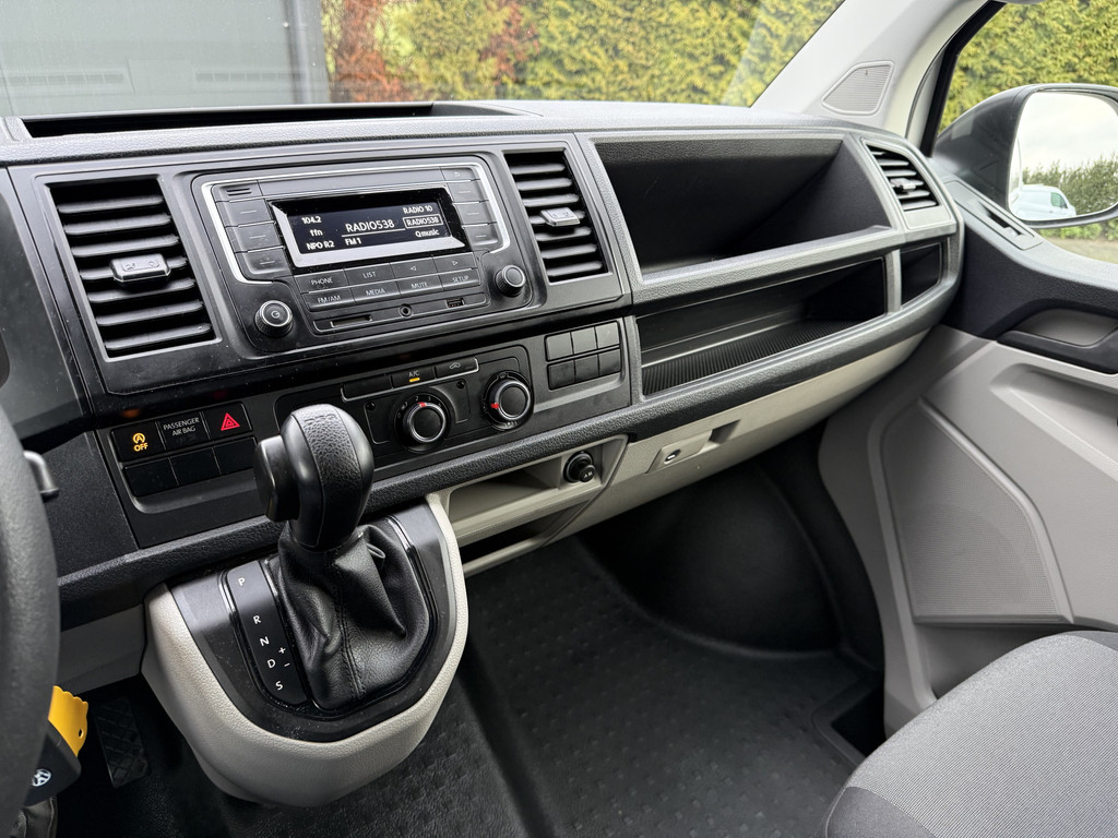 Volkswagen Transporter 2.0 TDI 150 PK E6 / DSG AUTOMAAT / L2H1 / 1e EIG. / TREKHAAK / AIRCO / CRUISE 12