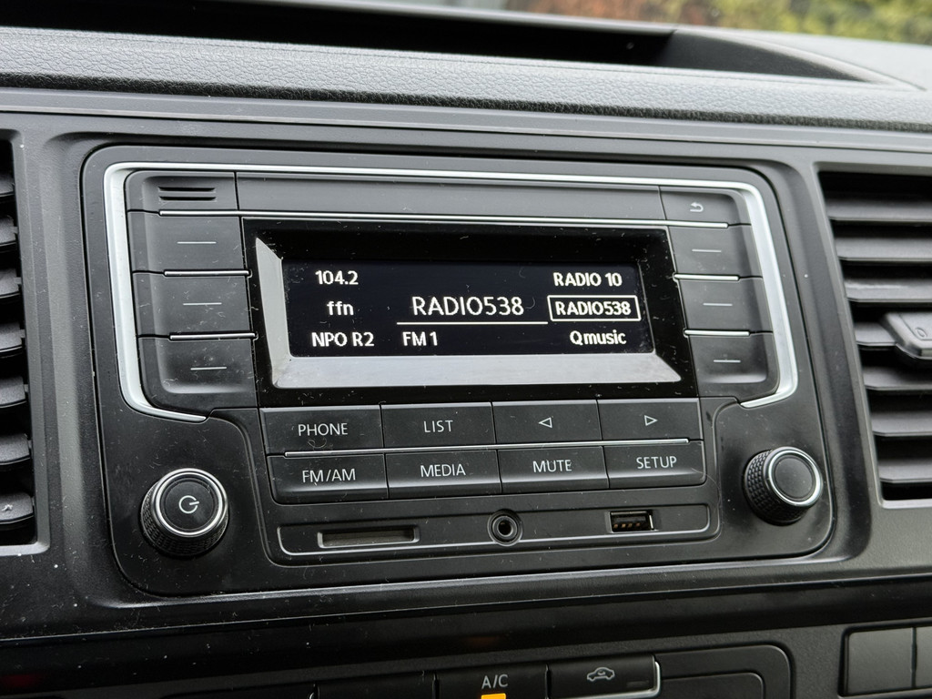 Volkswagen Transporter 2.0 TDI 150 PK E6 / DSG AUTOMAAT / L2H1 / 1e EIG. / TREKHAAK / AIRCO / CRUISE 13