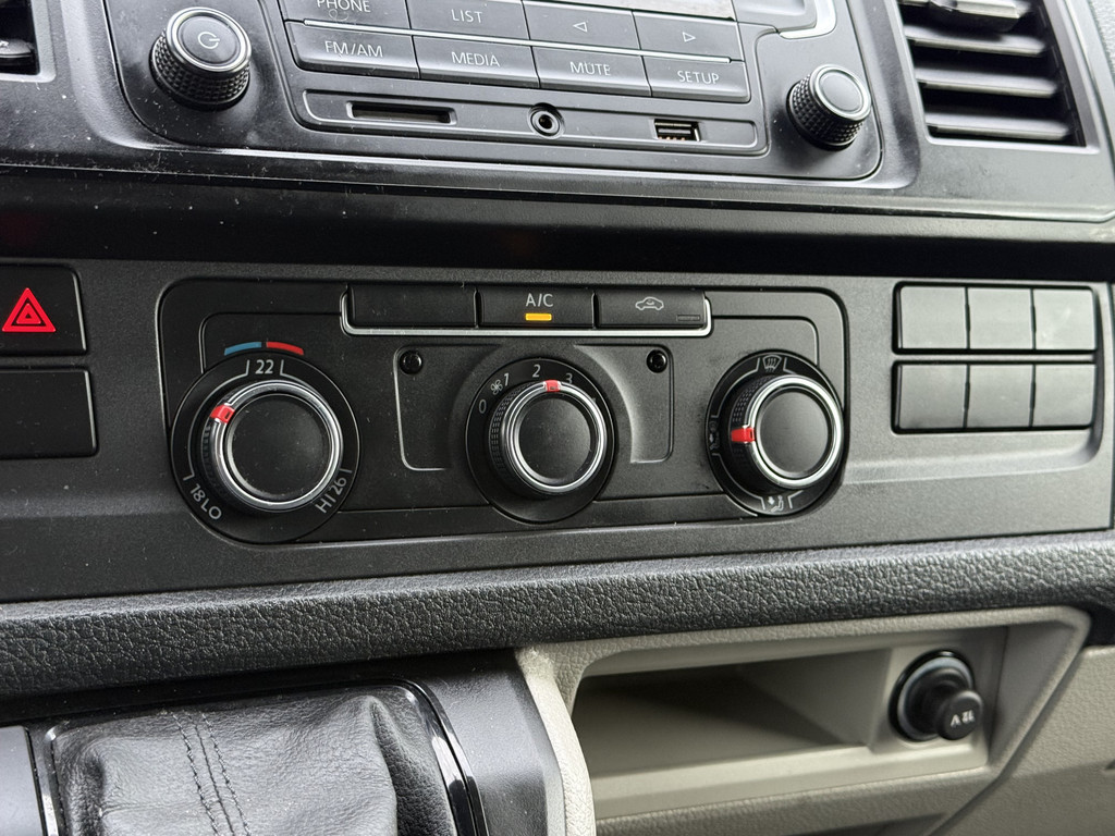 Volkswagen Transporter 2.0 TDI 150 PK E6 / DSG AUTOMAAT / L2H1 / 1e EIG. / TREKHAAK / AIRCO / CRUISE 14