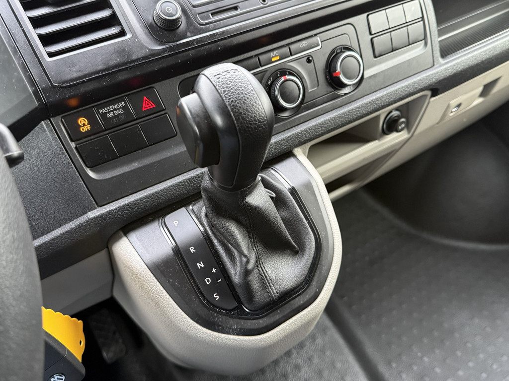 Volkswagen Transporter 2.0 TDI 150 PK E6 / DSG AUTOMAAT / L2H1 / 1e EIG. / TREKHAAK / AIRCO / CRUISE 15