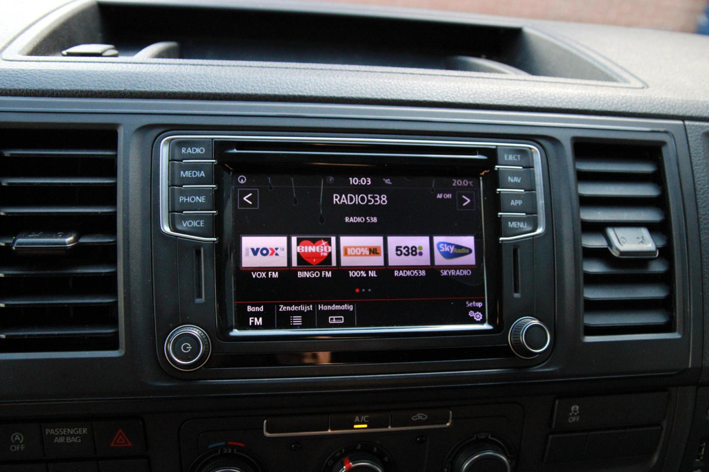 Volkswagen Transporter 2.0 TDI 150PK L1H1 Carplay / Navi / Trekhaak / PDC / 3 zits 16