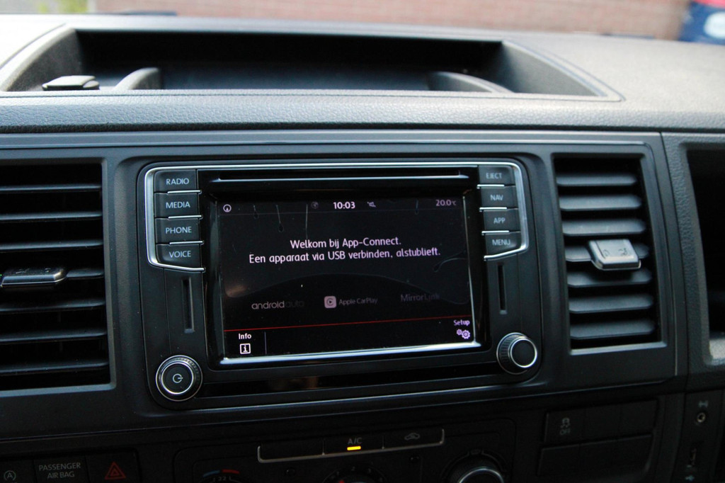 Volkswagen Transporter 2.0 TDI 150PK L1H1 Carplay / Navi / Trekhaak / PDC / 3 zits 17