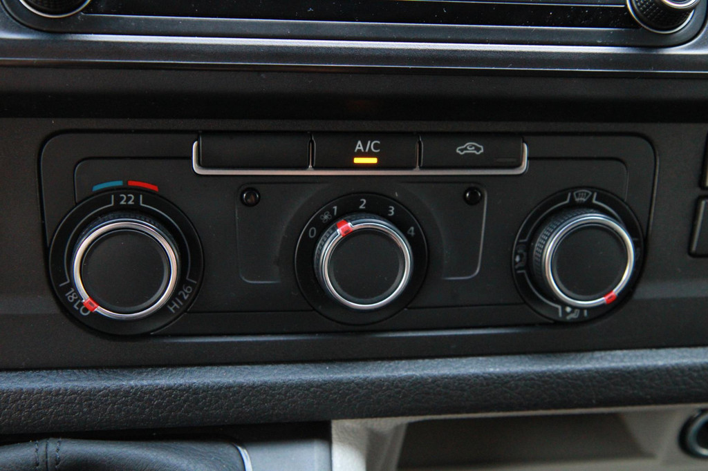 Volkswagen Transporter 2.0 TDI 150PK L1H1 Carplay / Navi / Trekhaak / PDC / 3 zits 18