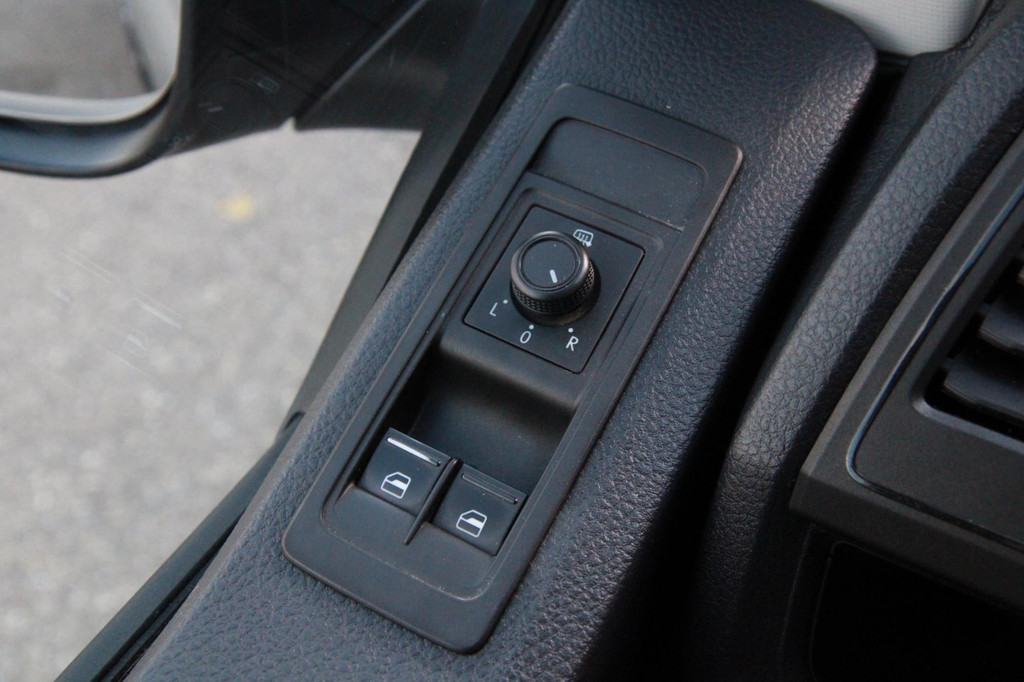 Volkswagen Transporter 2.0 TDI 150PK L1H1 Carplay / Navi / Trekhaak / PDC / 3 zits 21