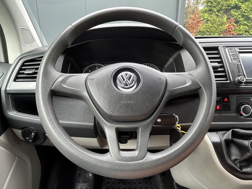 Volkswagen Transporter 2.0 TDI 150 PK / L2H1 / 1e EIG. / AIRCO / NAVI / 2X SCHUIFDEUR / 3-ZITS / TREKHAAK / INRICHTING / CAMERA / BLUETOOTH 11