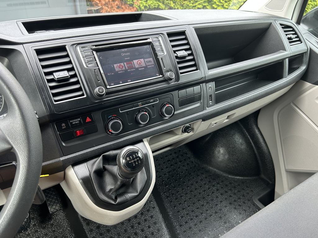 Volkswagen Transporter 2.0 TDI 150 PK / L2H1 / 1e EIG. / AIRCO / NAVI / 2X SCHUIFDEUR / 3-ZITS / TREKHAAK / INRICHTING / CAMERA / BLUETOOTH 12