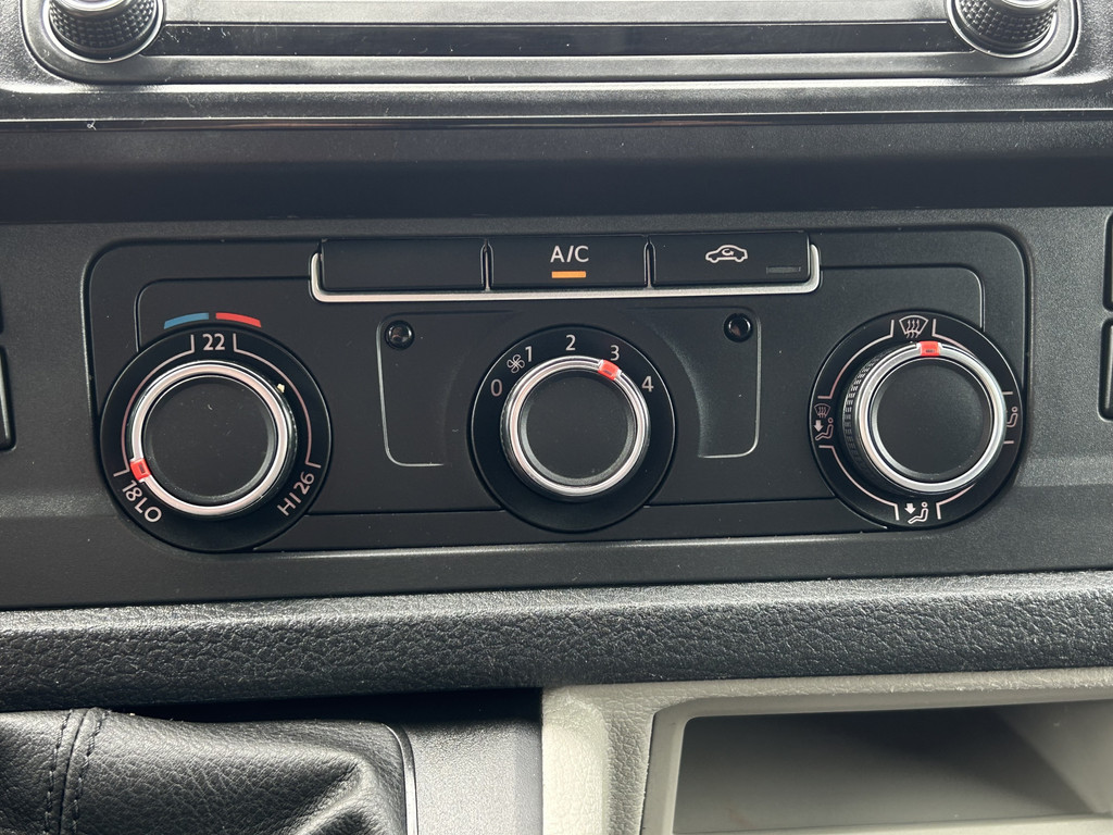 Volkswagen Transporter 2.0 TDI 150 PK / L2H1 / 1e EIG. / AIRCO / NAVI / 2X SCHUIFDEUR / 3-ZITS / TREKHAAK / INRICHTING / CAMERA / BLUETOOTH 16