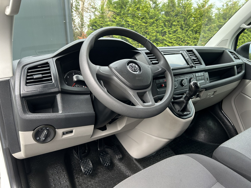 Volkswagen Transporter 2.0 TDI 150 PK / L2H1 / 1e EIG. / AIRCO / NAVI / 2X SCHUIFDEUR / 3-ZITS / TREKHAAK / INRICHTING / CAMERA / BLUETOOTH 7