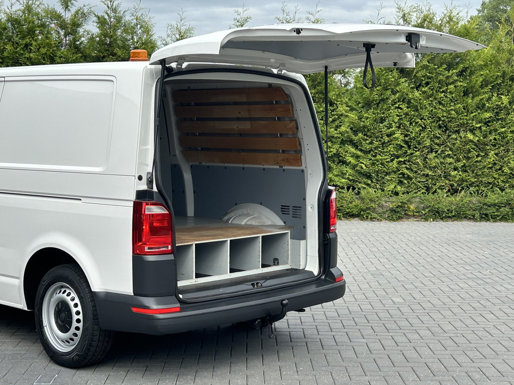 Volkswagen Transporter 2.0 TDI 150 PK / L2H1 / 1e EIG. / AIRCO / NAVI / 2X SCHUIFDEUR / 3-ZITS / TREKHAAK / INRICHTING / CAMERA / BLUETOOTH 8