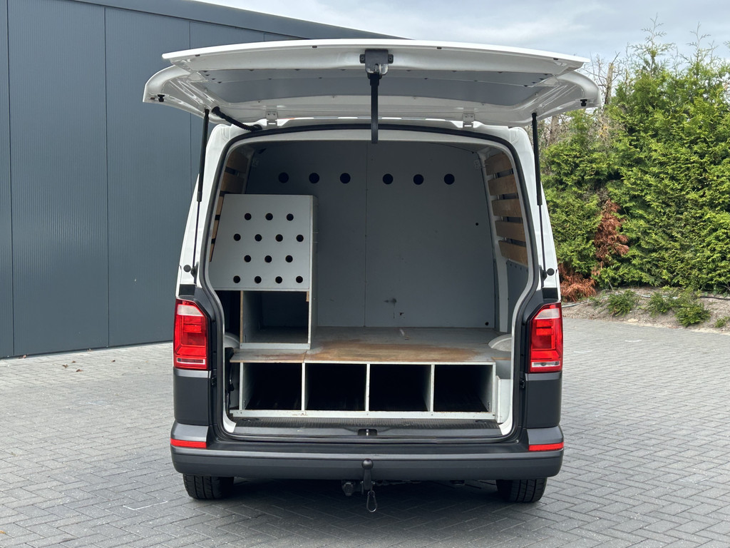 Volkswagen Transporter 2.0 TDI 150 PK / L2H1 / 1e EIG. / AIRCO / NAVI / 2X SCHUIFDEUR / 3-ZITS / TREKHAAK / INRICHTING / CAMERA / BLUETOOTH 9