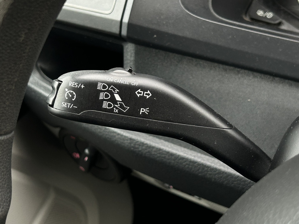 Volkswagen Transporter 2.0 TDI 150 PK / L2H1 / BOTT INRICHTING / TREKHAAK / 1e EIG. / AIRCO / CRUISE / NAVI / APPLE CARPLAY / PDC 12